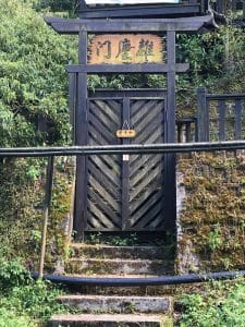 削髮遁入空門便一了百了？